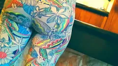 Play Sexy Young Thing in Tight Leggings Shows Off Her Booty