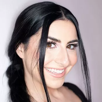 قناة Kaitlyn Katsaros